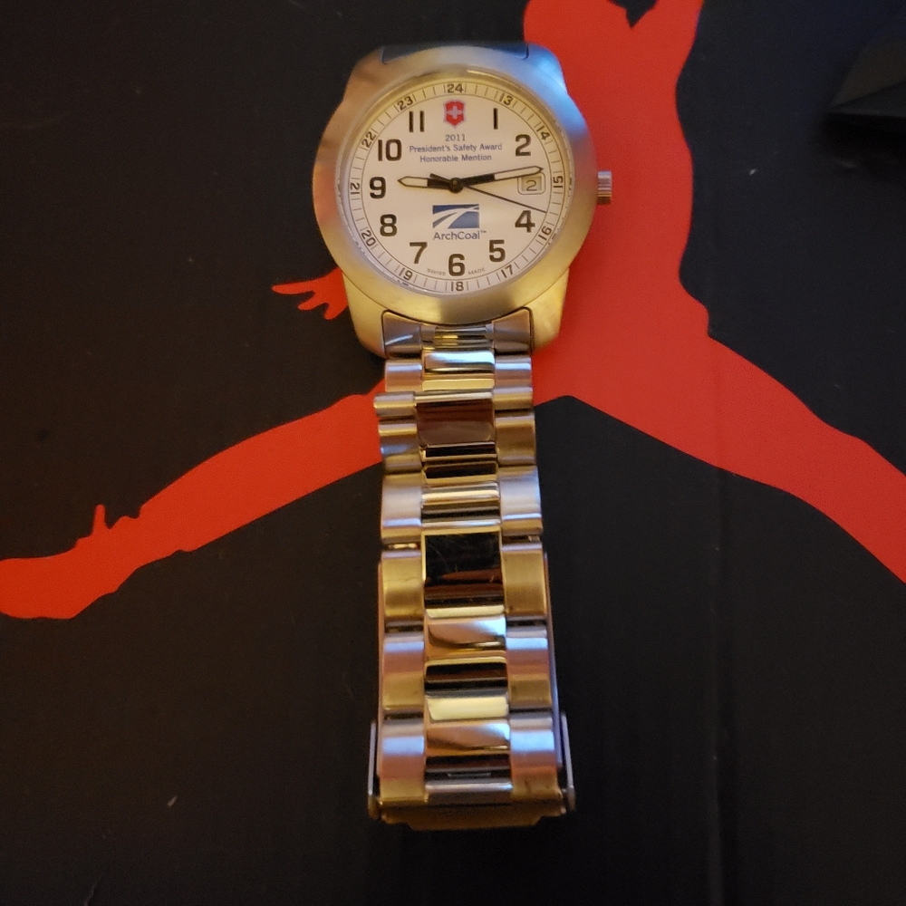 Victorinox Swiss Army Watch Lnwot